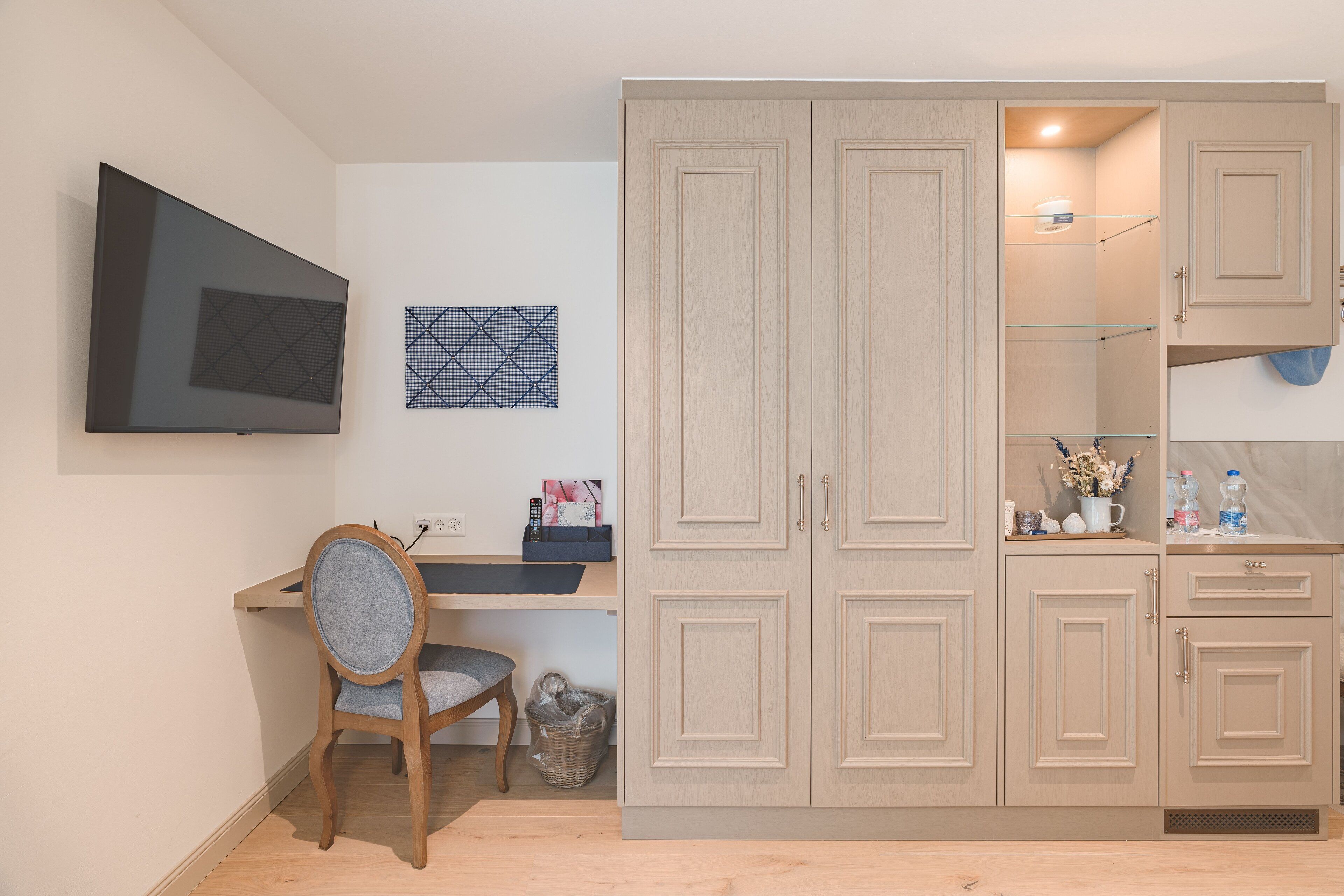 1 bedroom, hypo-allergenic bedding, minibar, in-room safe