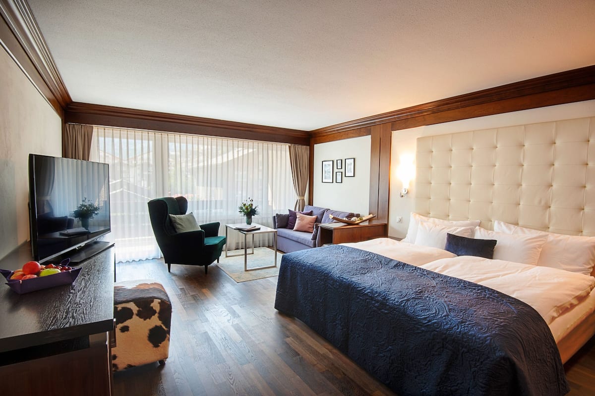 Phòng Suite Junior, quang cảnh núi (Matterhorn) | Bộ đồ giường kháng dị ứng, minibar, két bảo mật tại phòng, bàn 