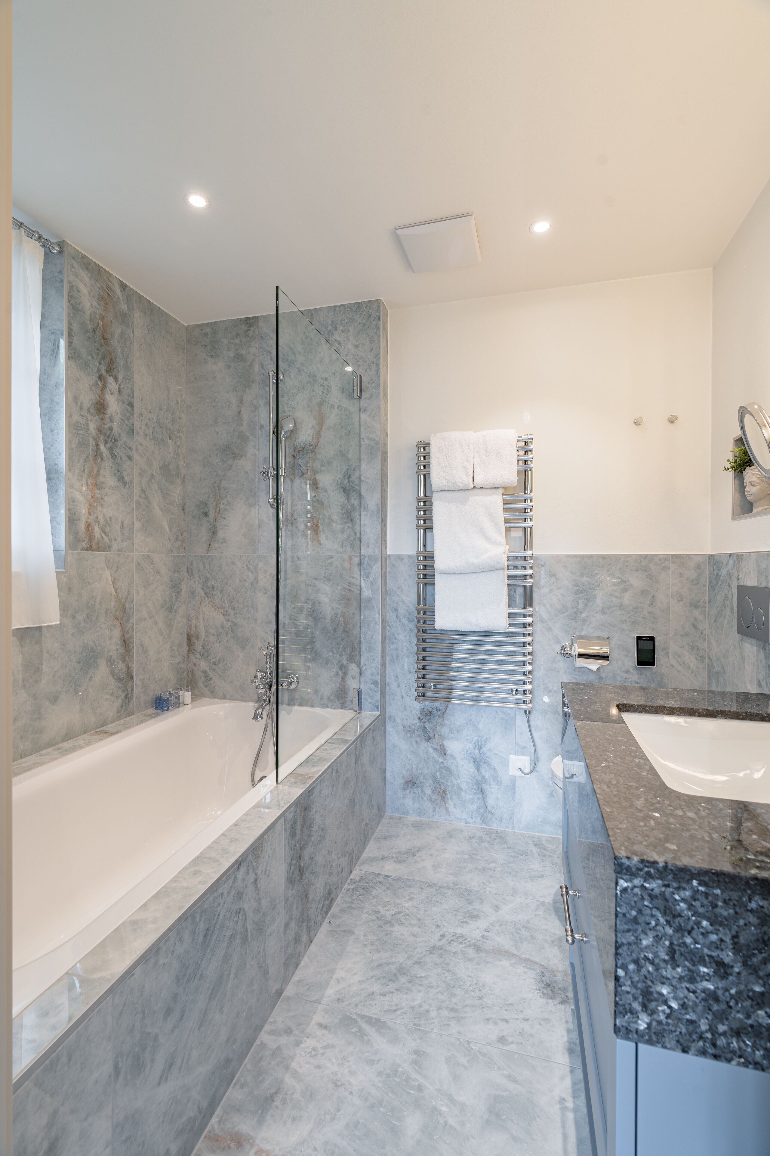 1 bedroom, hypo-allergenic bedding, minibar, in-room safe