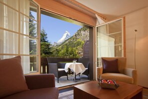 Alpine Junior Suite with Matterhorn view | Balcony view