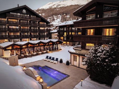 Front of property. Le Mirabeau Resort & Spa Zermatt