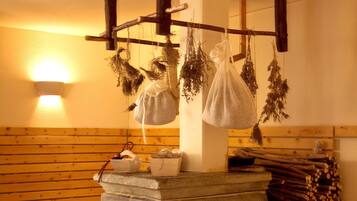 Couples treatment room(s), sauna, hot tub, Turkish bath/hammam