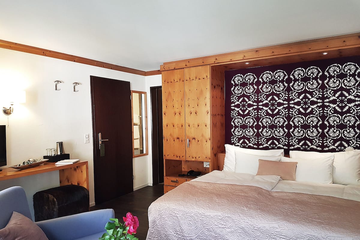 Standard Double Room | 1 bedroom, hypo-allergenic bedding, minibar, in-room safe