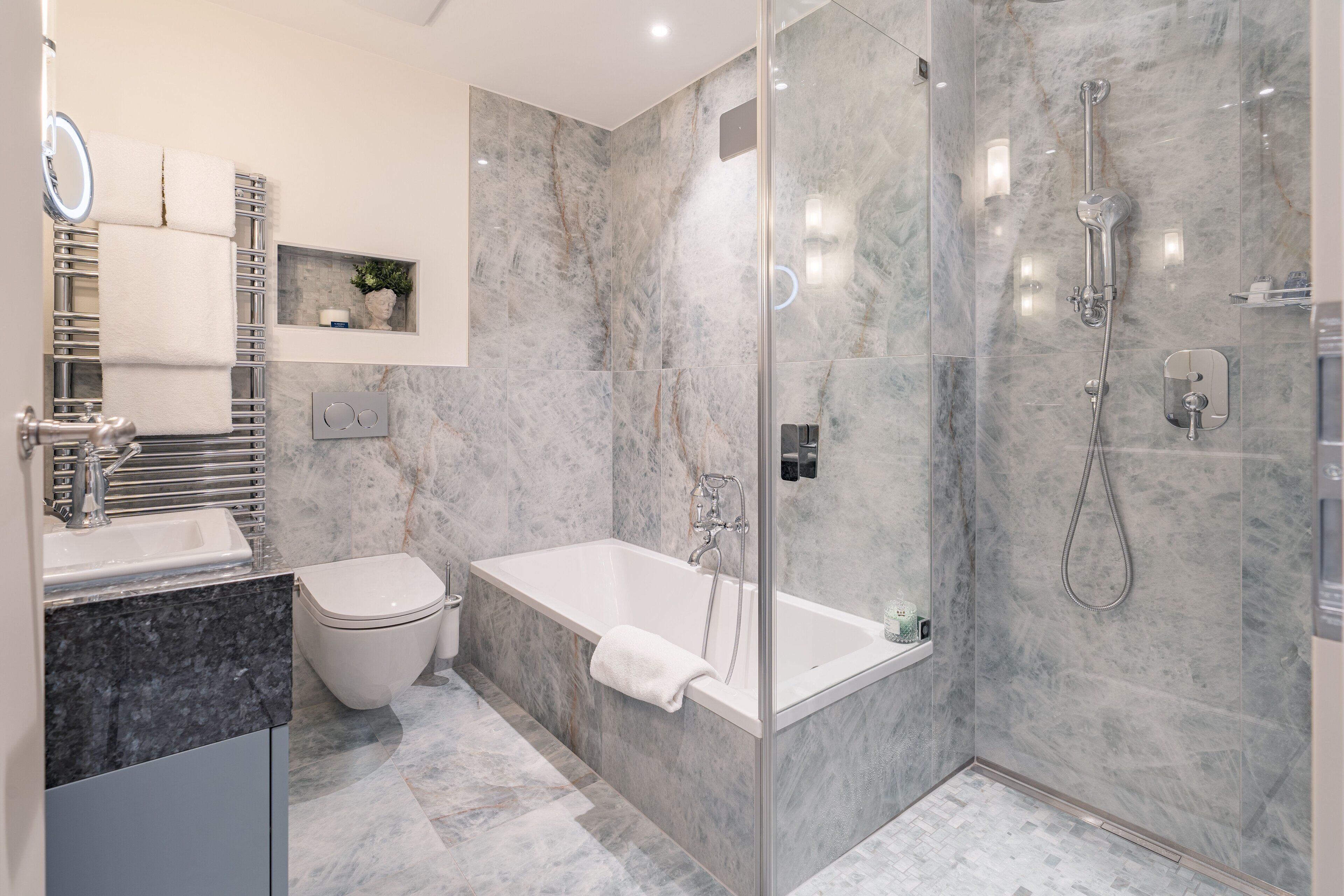 1 bedroom, hypo-allergenic bedding, minibar, in-room safe