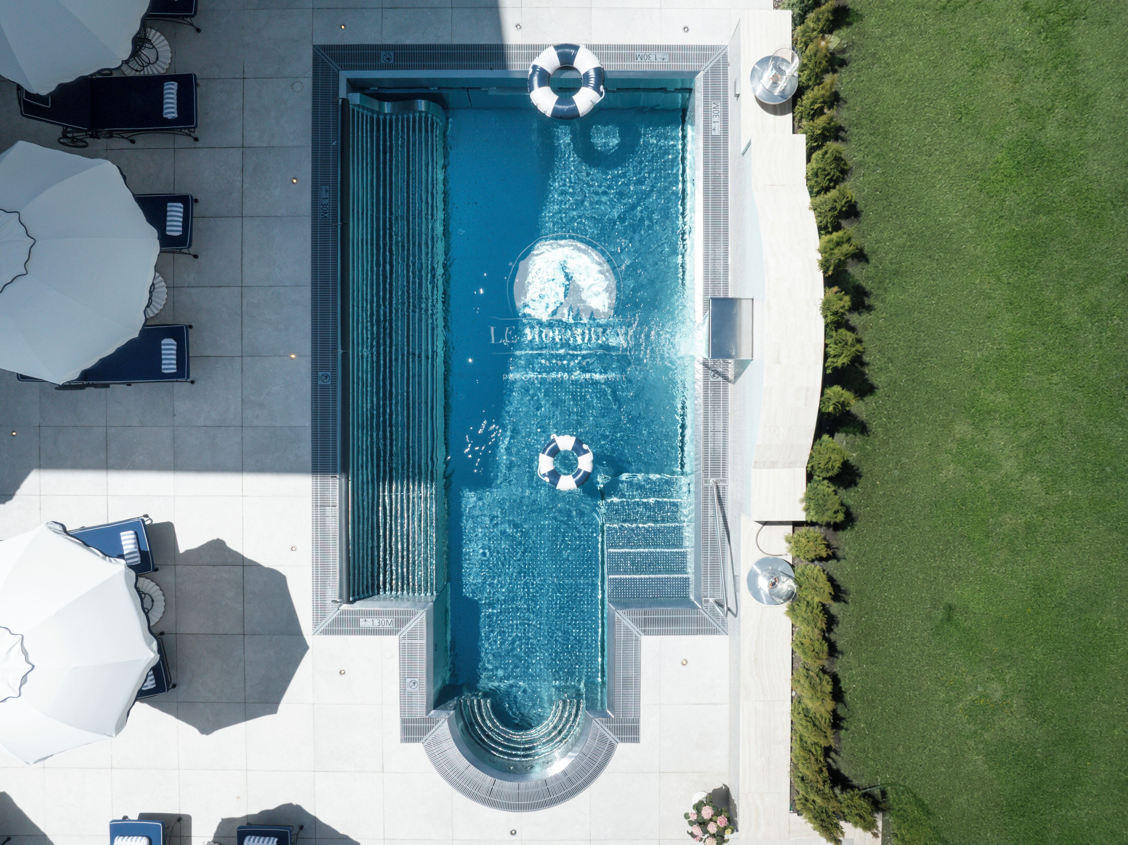 Piscina coperta, piscina all'aperto, cabine incluse nel prezzo