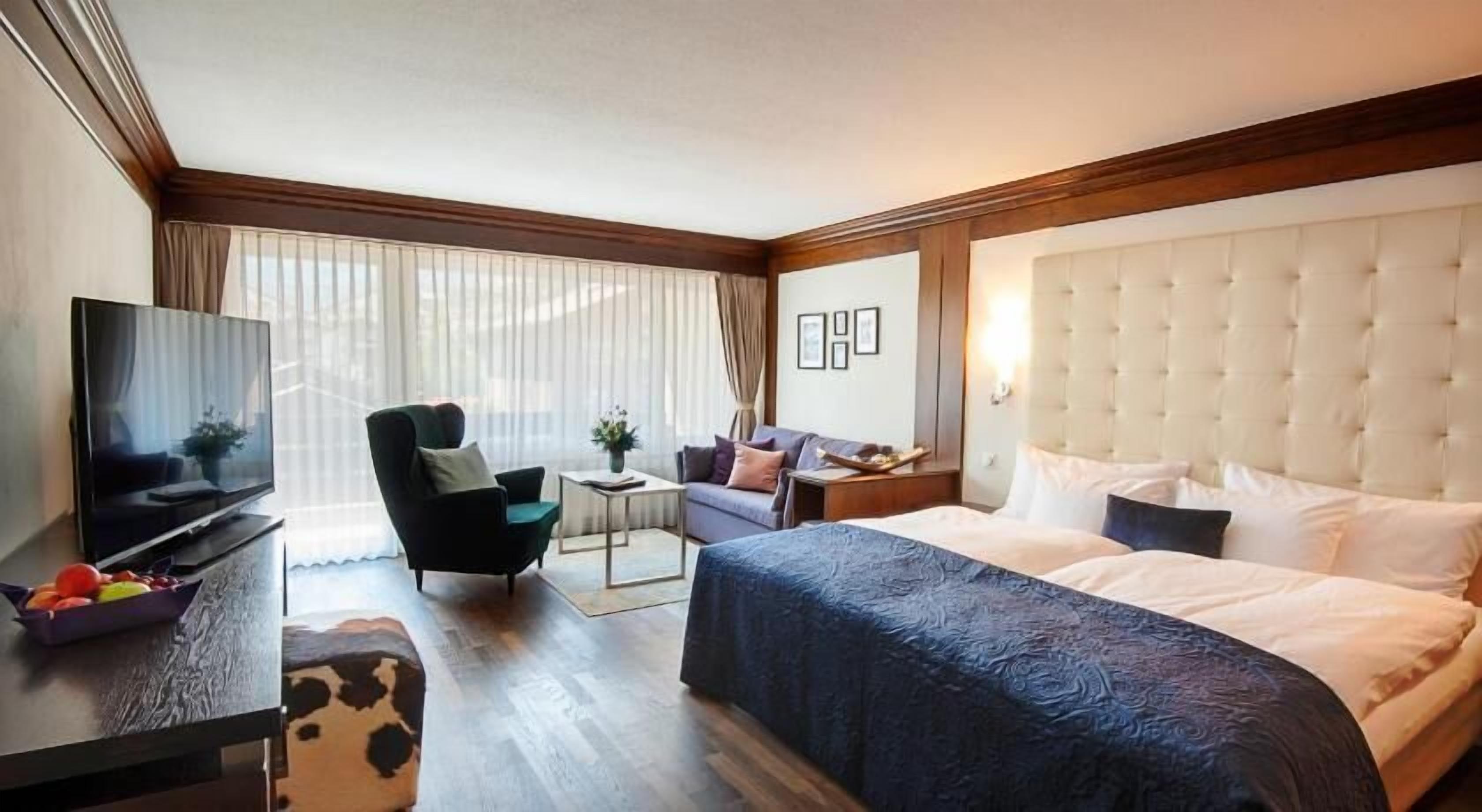 저자극성 침구, 미니바, 객실 내 금고, 책상