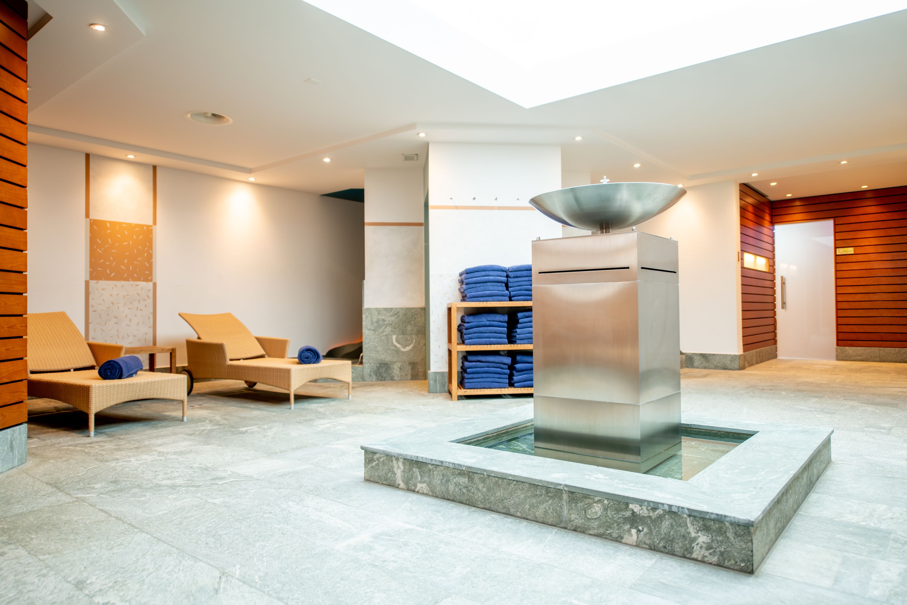 sauna, hot tub, steam room, body treatments, aromatherapy