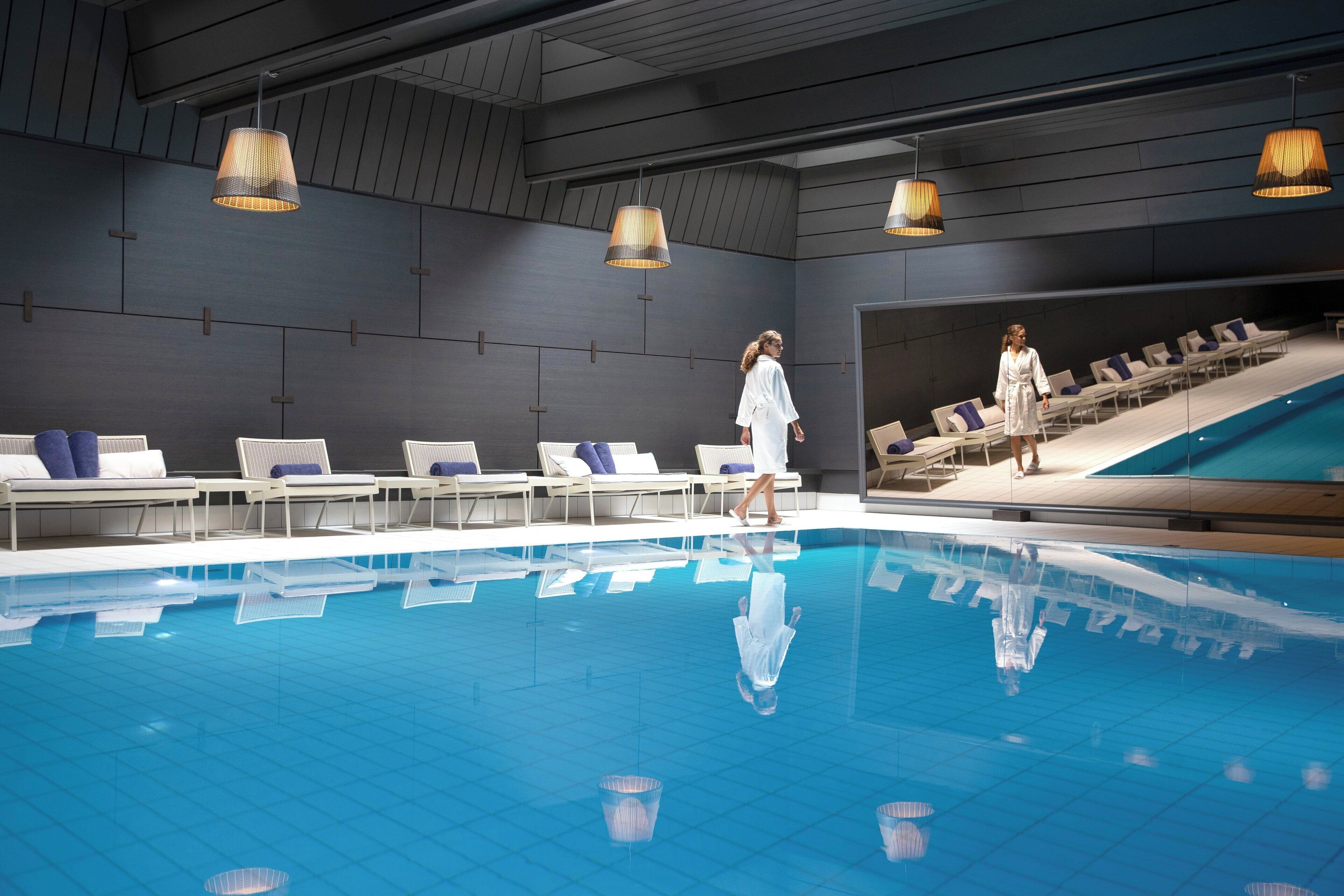 Indoor pool, sun loungers