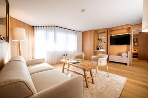 Family Suite | 1 bedroom, premium bedding, minibar, in-room safe