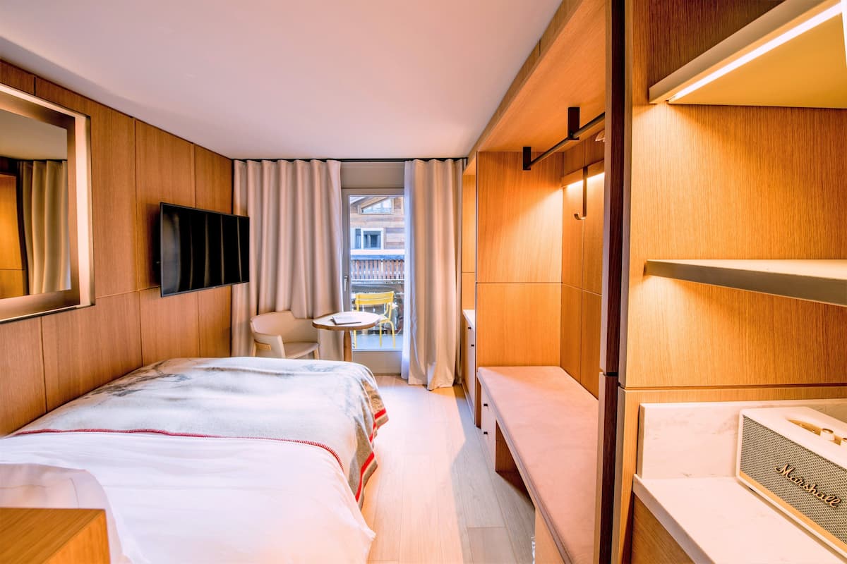 Cozy Room | 1 bedroom, premium bedding, minibar, in-room safe