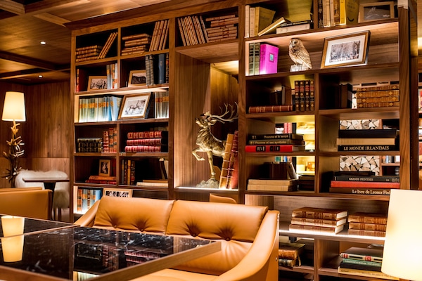 Bar lounge