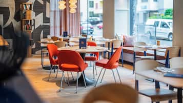 فطور أوروبي مجانًا يوميًا