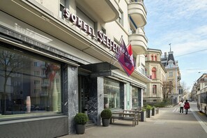 施設の正面