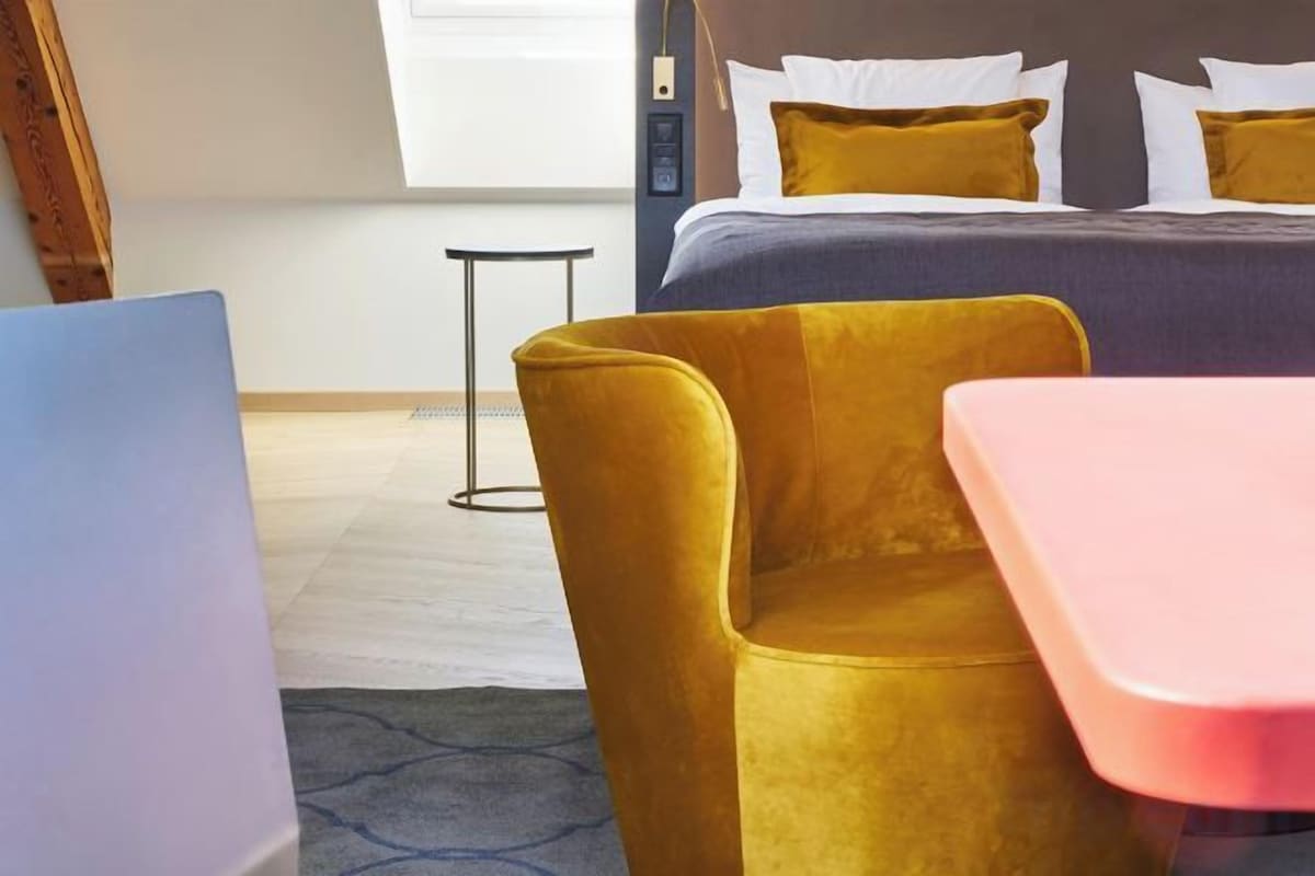 Ropa de cama hipoalergénica y minibar 