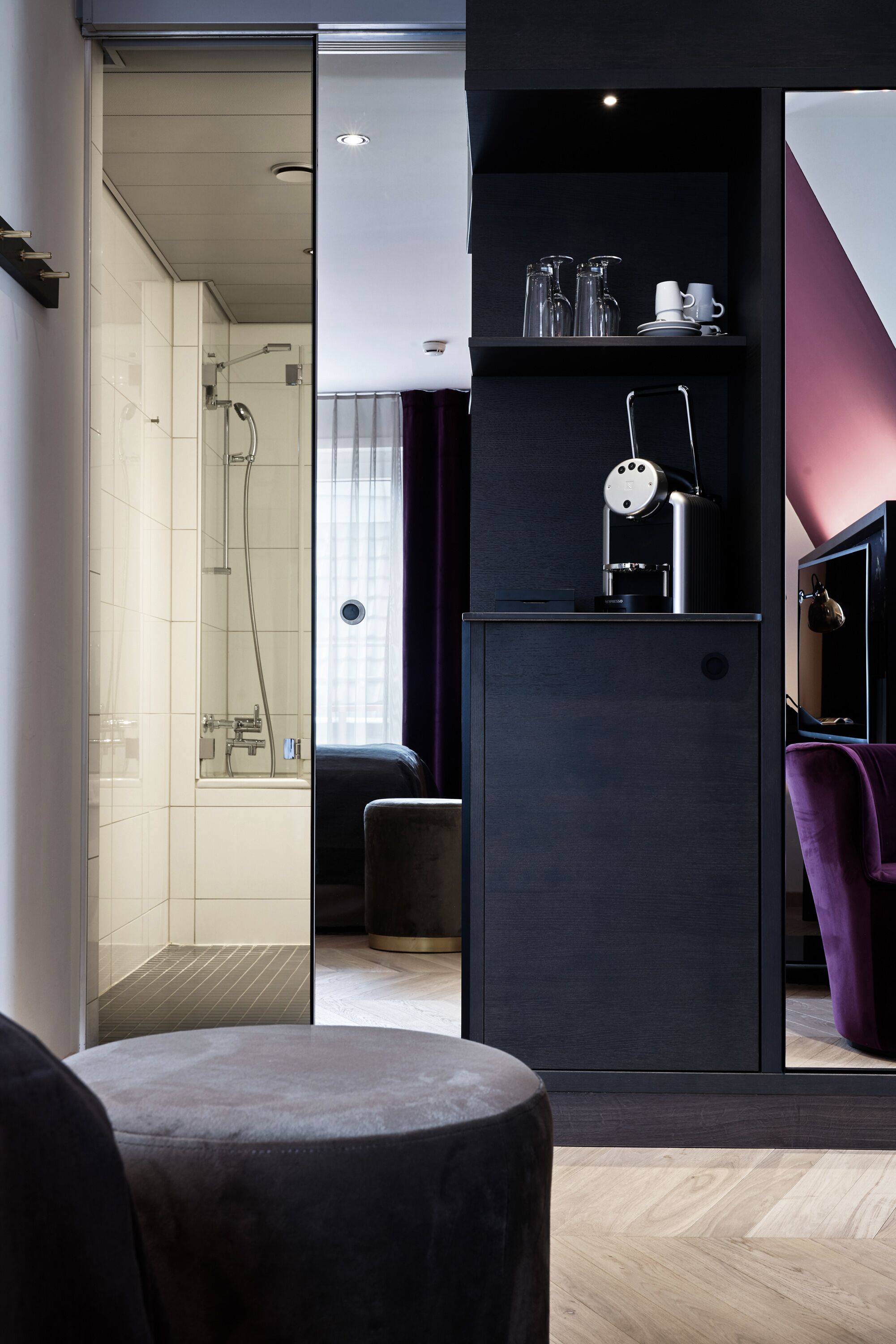 standard room, 1 queen bed | 1 bedroom, hypo-allergenic bedding, minibar, in-room safe