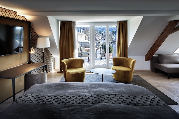 Deluxe Twin Room, Terrace | Hypo-allergenic bedding, minibar, in-room safe, desk