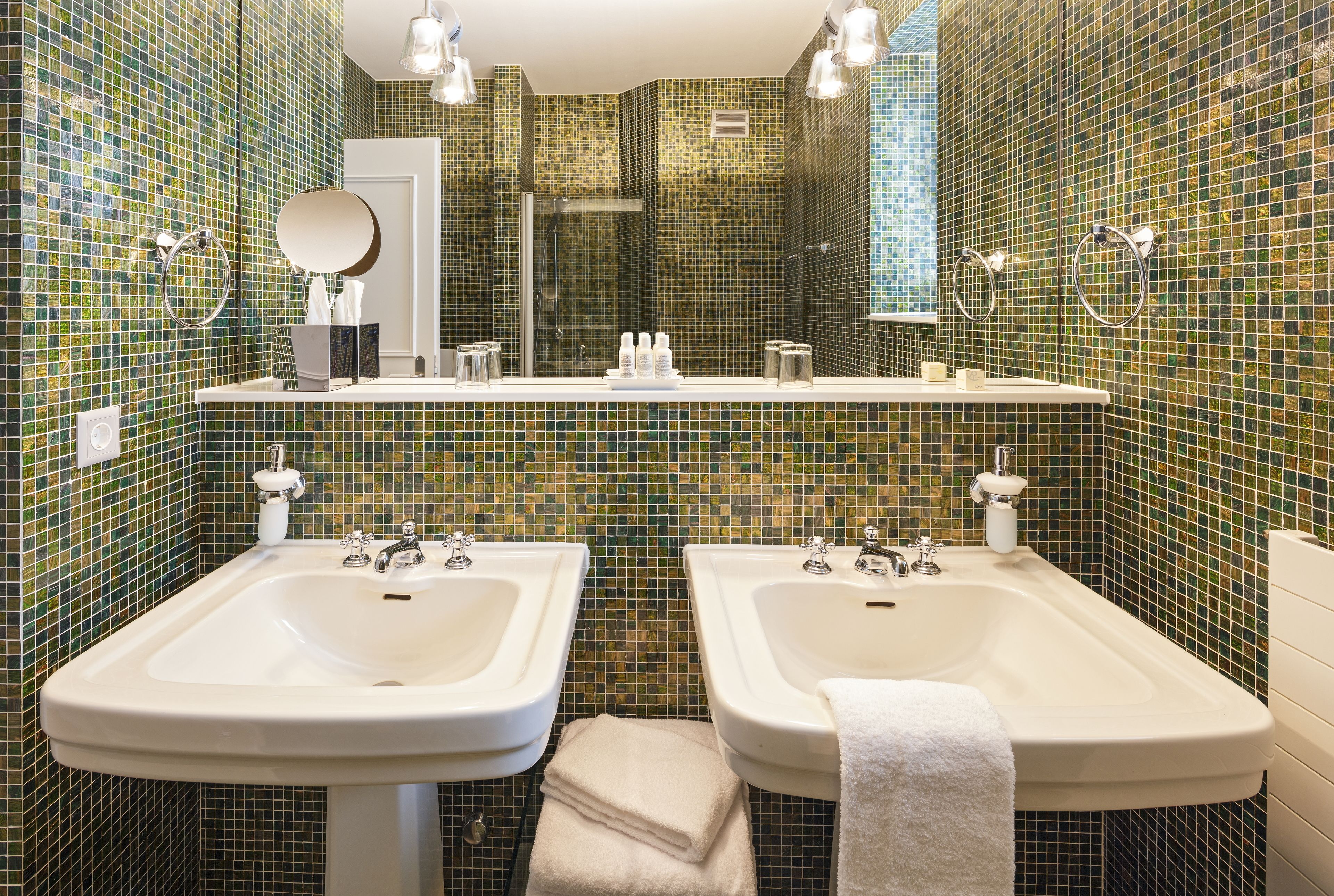 standard double or twin room | bathroom | free toiletries, hair dryer, bathrobes, slippers