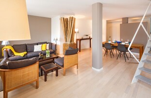 Apartamento standard | Área de estar | TV de tela plana