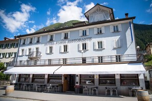 Porch - Hotel Forni (Airolo)