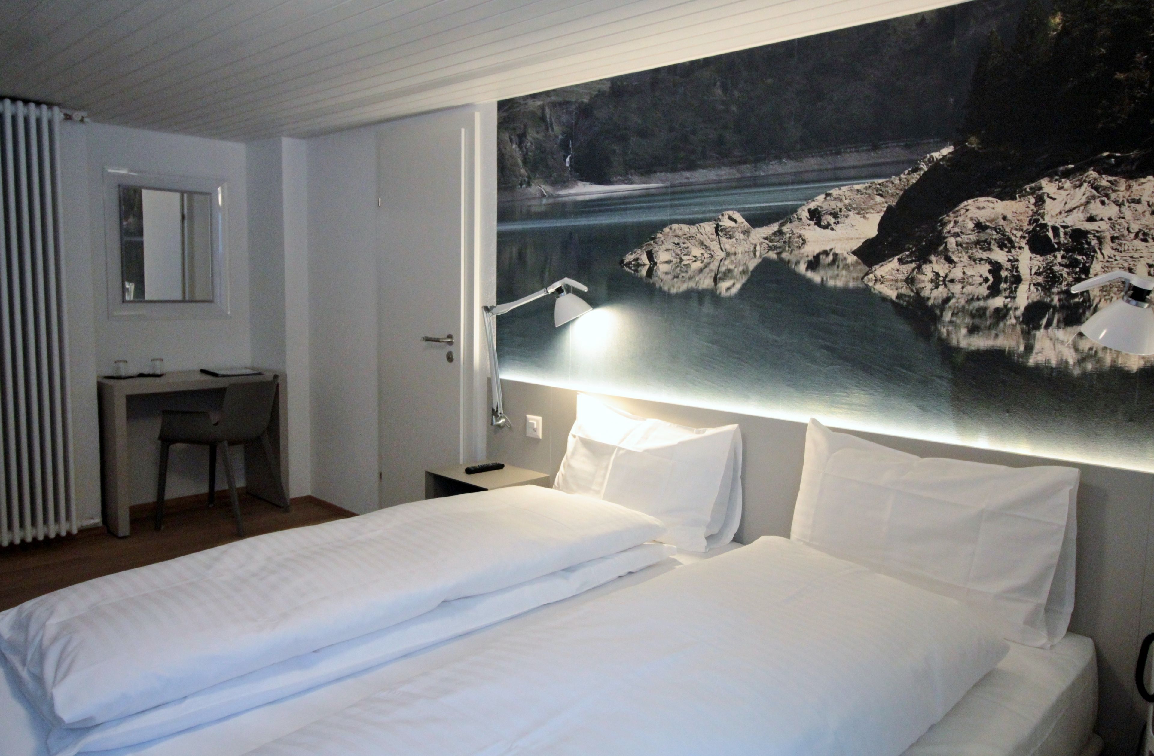 comfort double room, 2 single beds | in-room safe, desk, soundproofing, free wifi