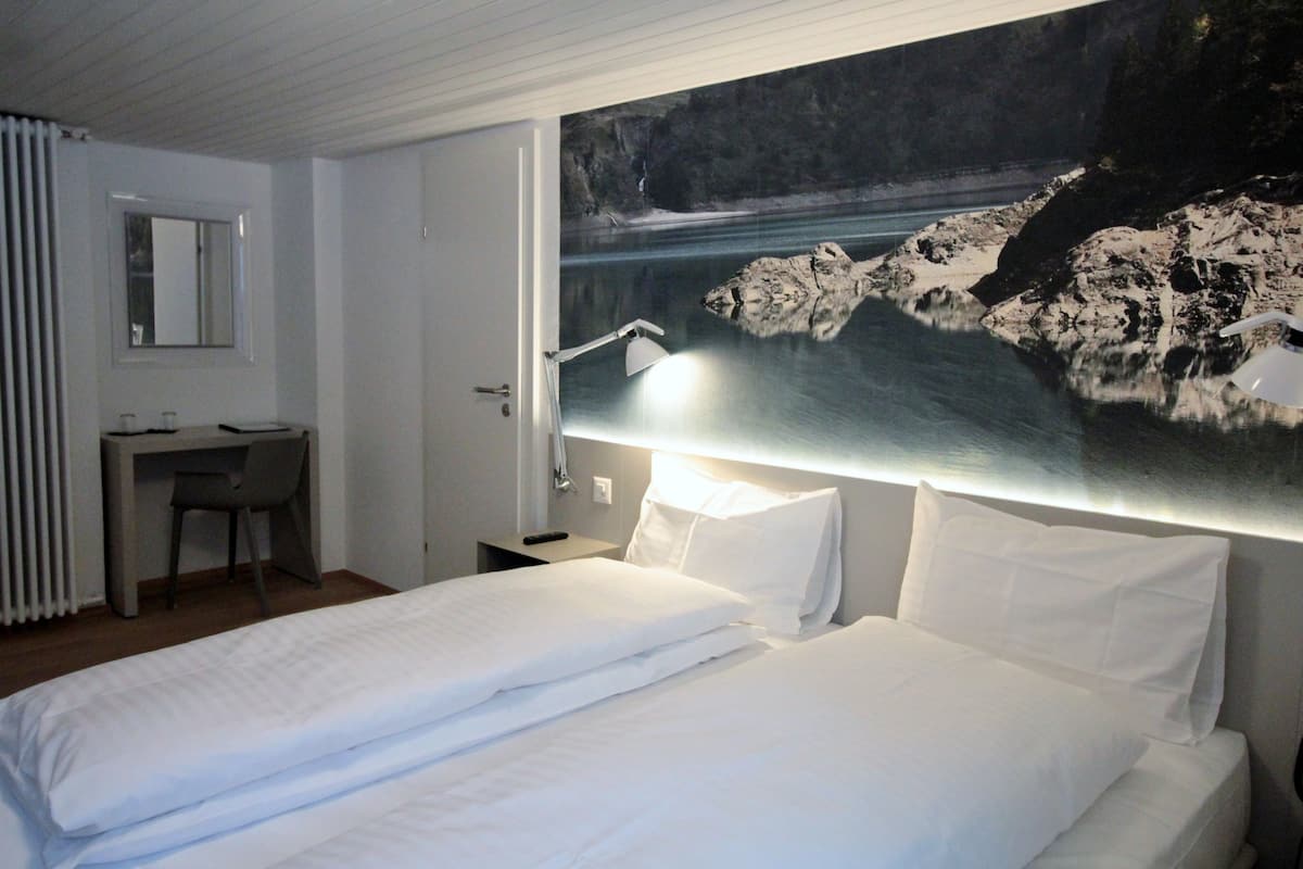 comfort double room, 2 single beds | in-room safe, desk, soundproofing, free wifi