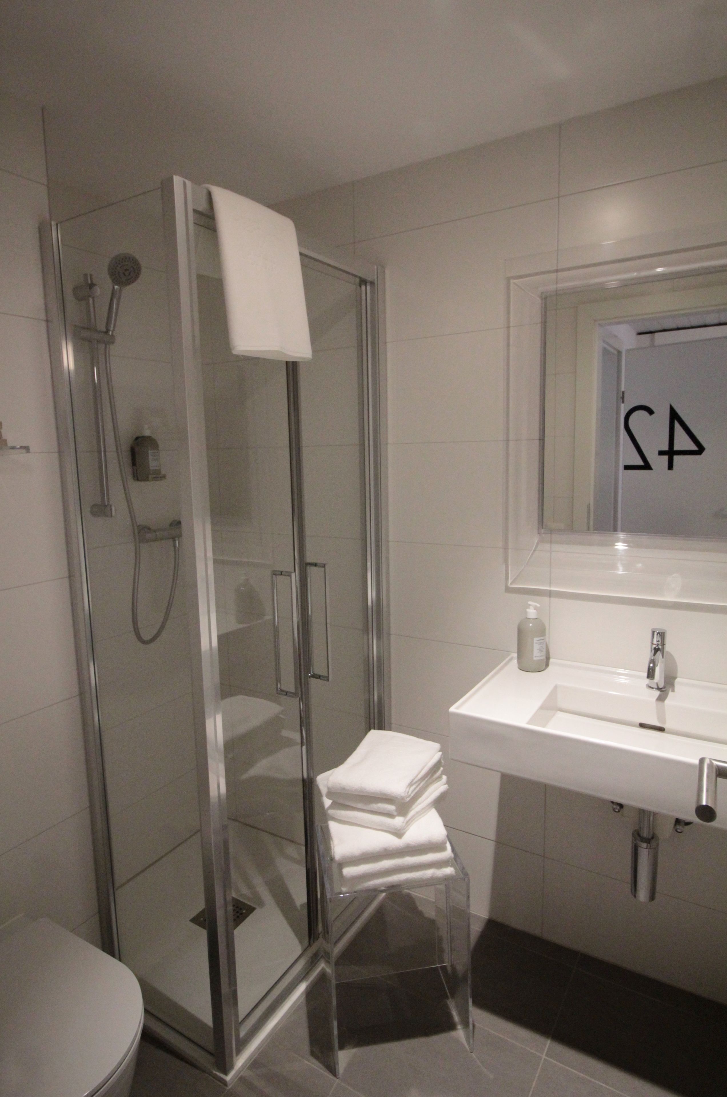 economy room, 2 single beds | in-room safe, desk, soundproofing, free wifi