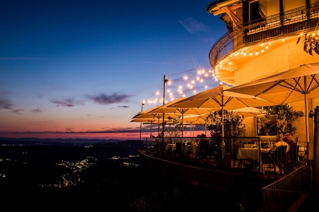Breakfast, lunch and dinner served . Hotel UTO KULM car-free hideaway in Zurich
