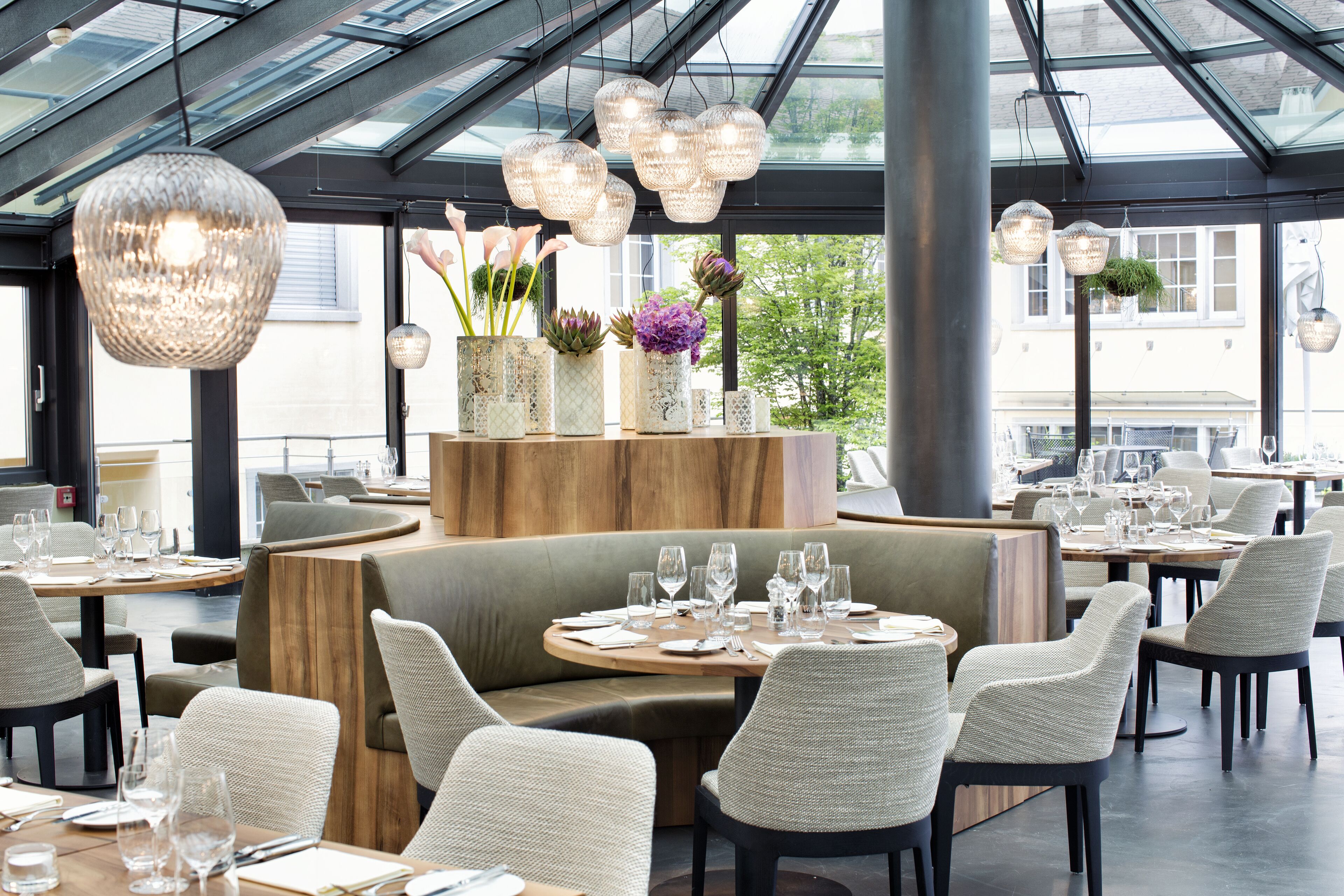 Café da manhã, almoço e jantar; culinária regional 