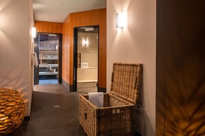 Sauna, steam room