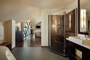 Skyline Suite | Bilik Mandi | Kelengkapan dandanan diri mesra alam, pengering rambut 