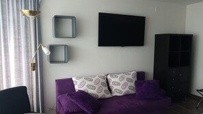 60-cm TV with cable channels