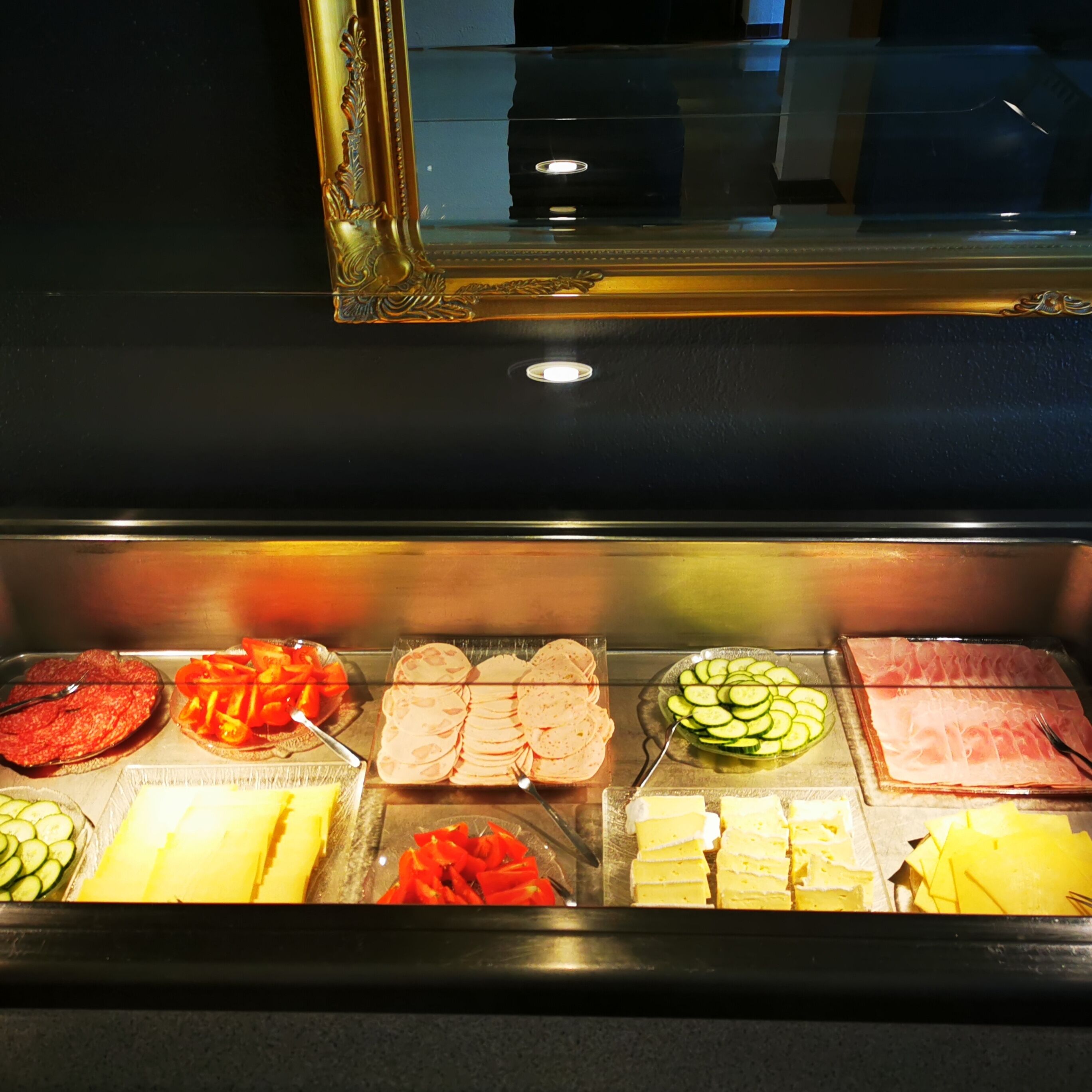 Tägliches Frühstücksbuffet gegen Gebühr