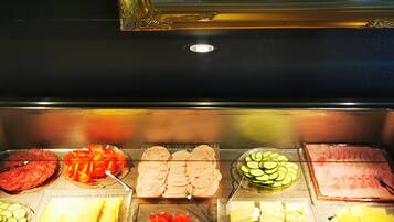 Tägliches Frühstücksbuffet gegen Gebühr