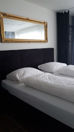 Double Room (South) | Minibar, desk, internet