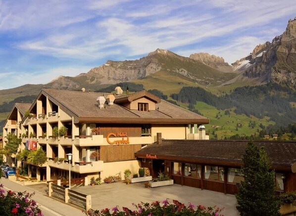 Front of property - Hotel Crystal (Adelboden)