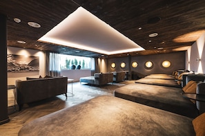 Sauna, Whirlpool, Dampfbad, Körperbehandlungen, Aromatherapie