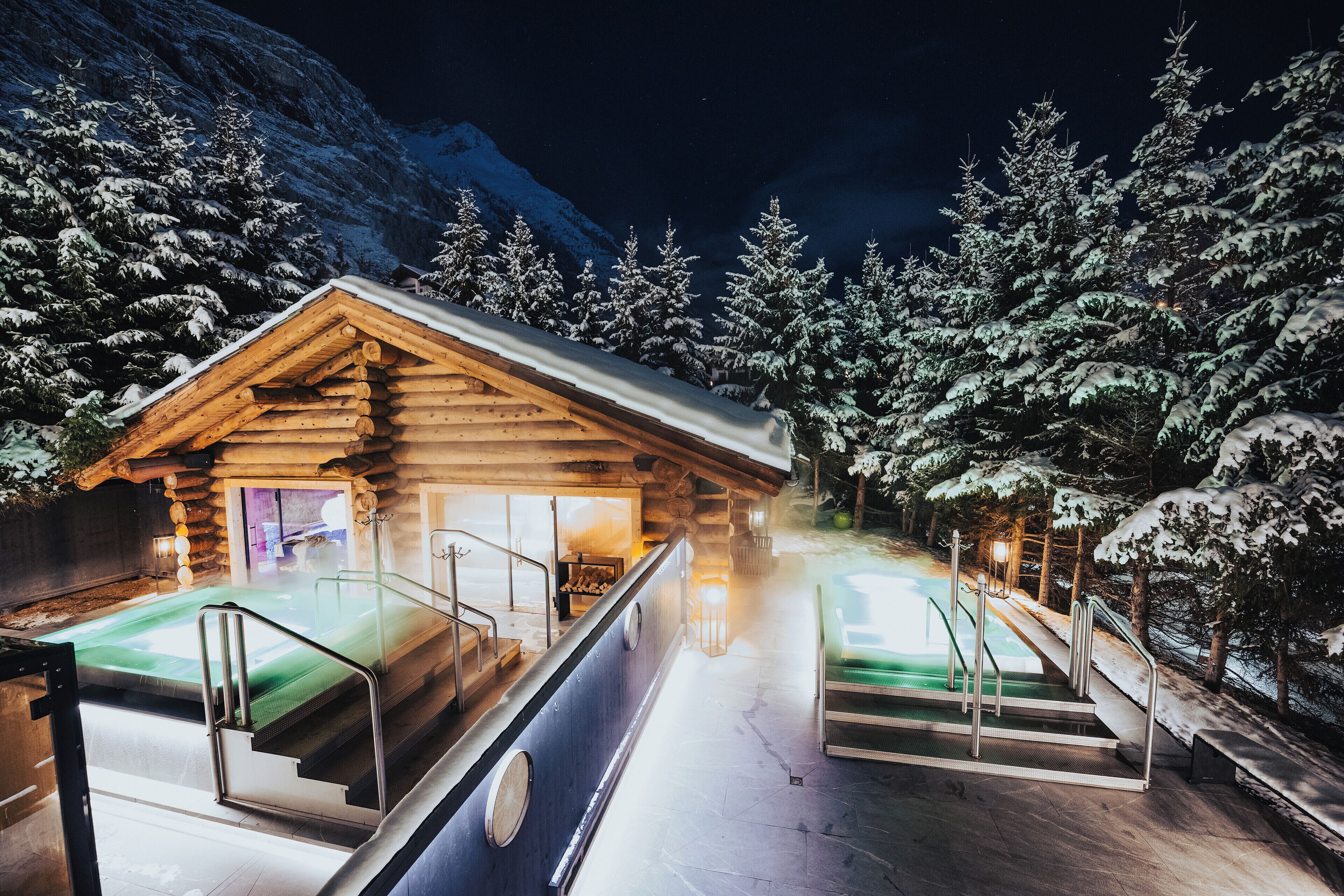 Sauna, hot tub, steam room, body treatments, aromatherapy