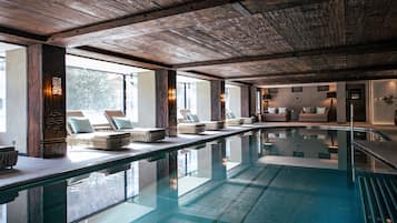 Indoor pool, sun loungers