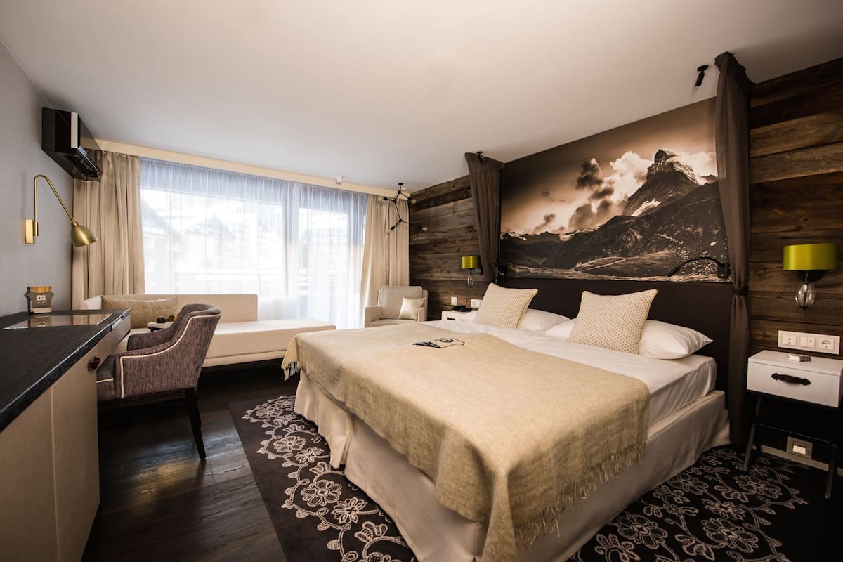 Deluxe Double Room | Premium bedding, free minibar items, in-room safe