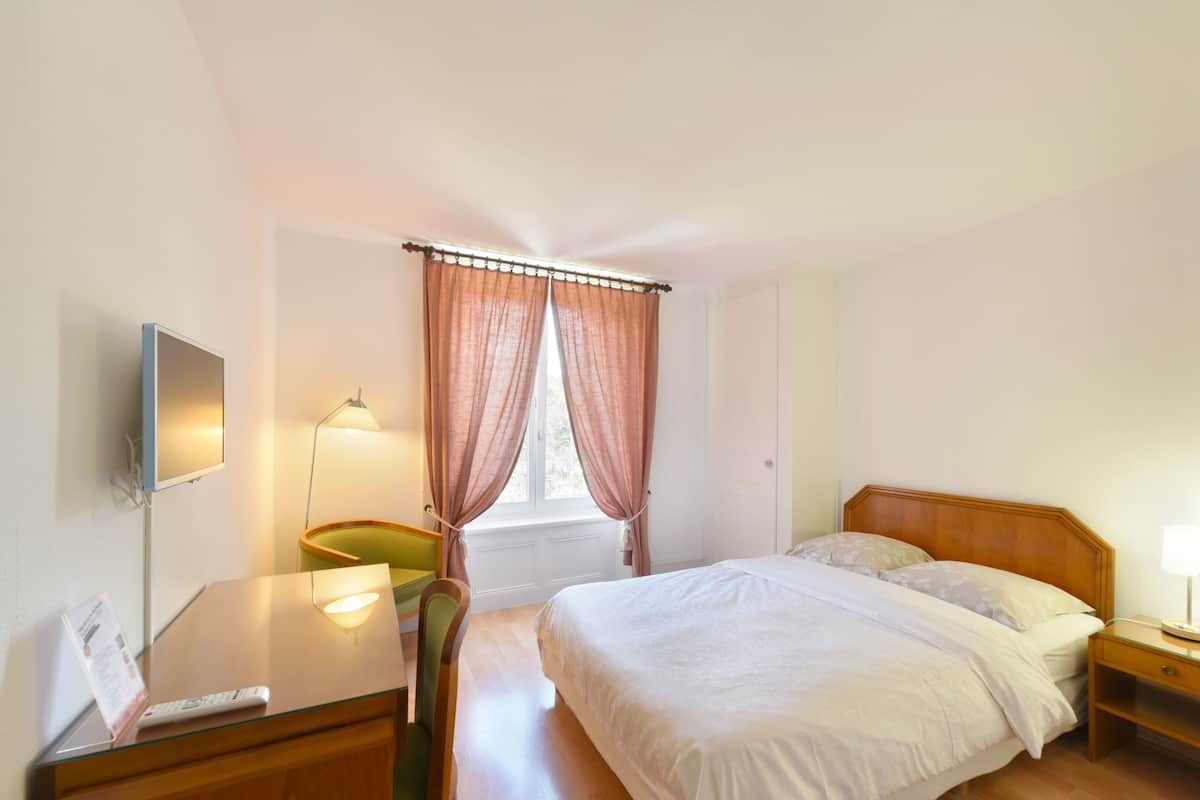 In-room safe, desk, free WiFi, bed sheets