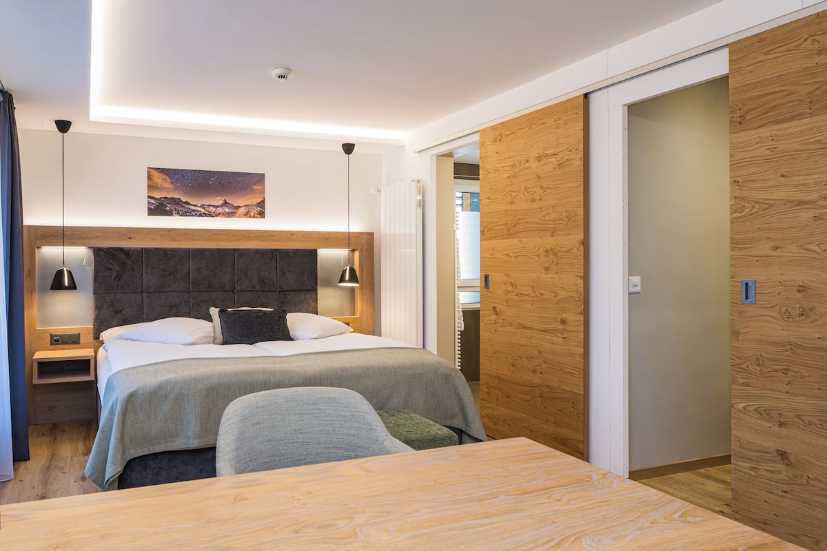 Deluxe Double Room (Matterhorn View)