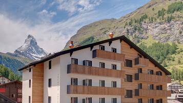 Situated in a scenic mountainous region, this hotel offers stunning views of the surrounding landscape from its multiple balconies.