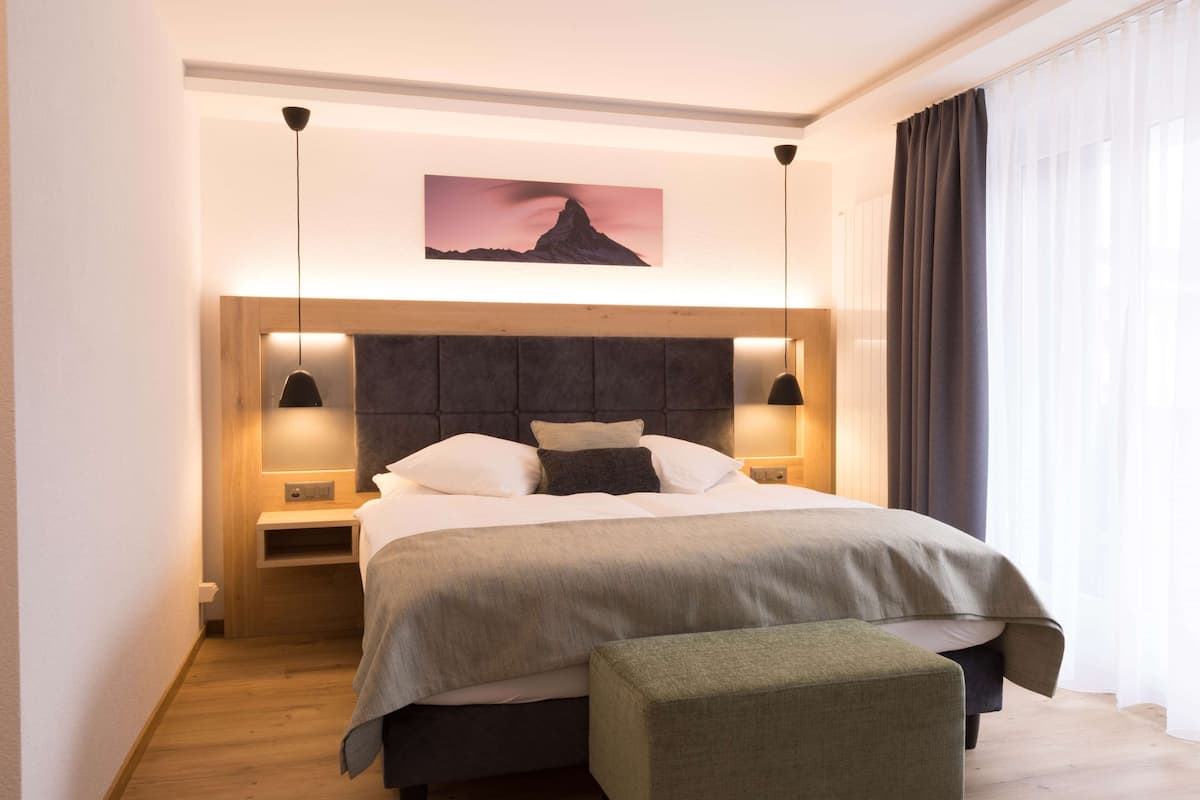 Chambre Double Deluxe (Matterhorn View) | Coffres-forts dans les chambres, chambres insonorisées, Wi-Fi gratuit