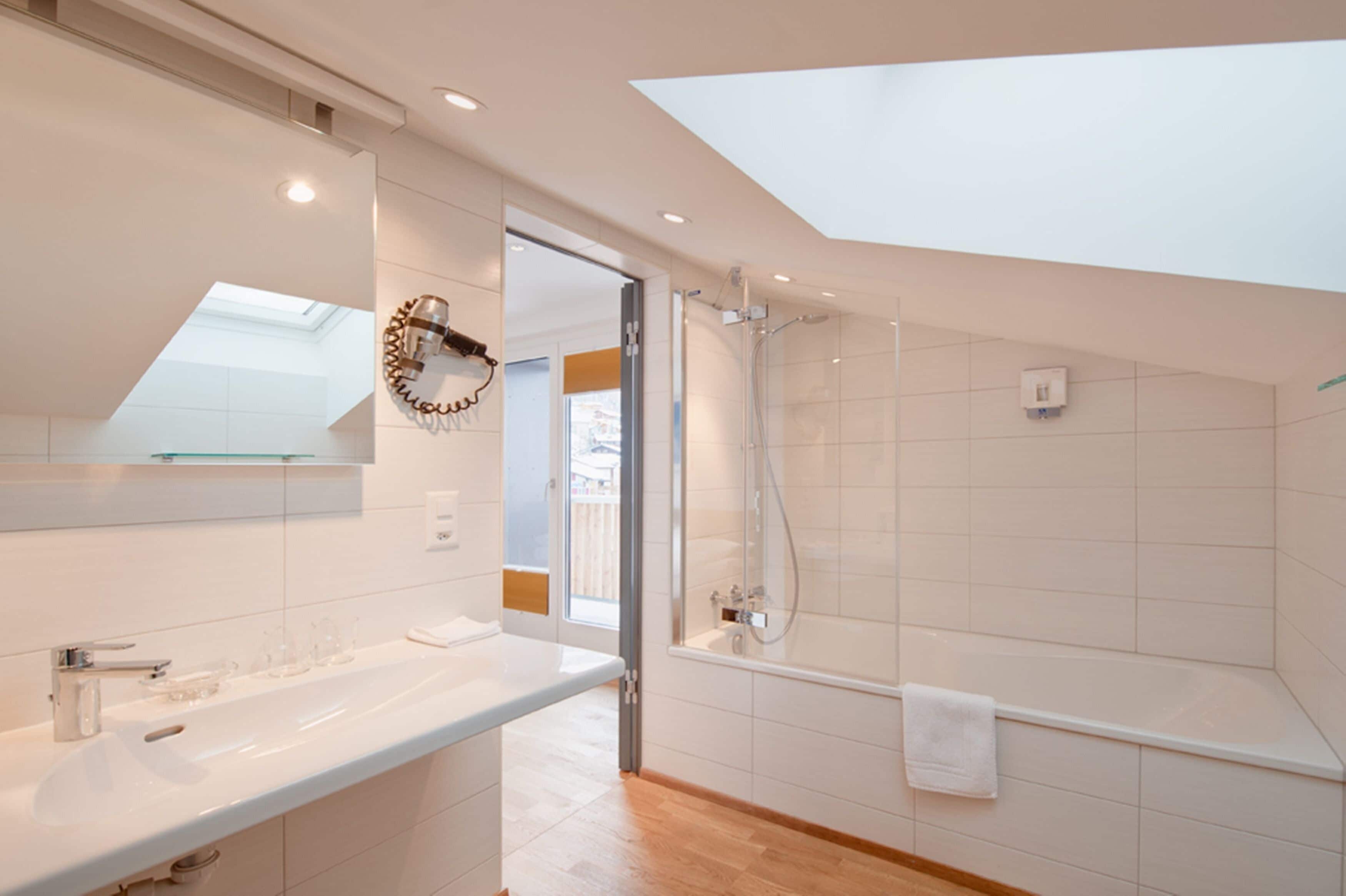 in-room safe, soundproofing, free wifi