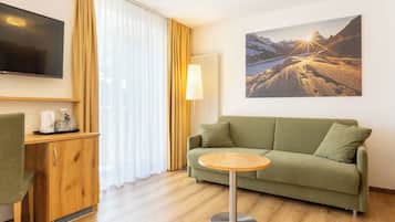 Superior tweepersoonskamer, uitzicht op bergen | Hypoallergeen beddengoed, een kluis op de kamer, geluiddichte muren
