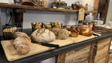 Petit déjeuner buffet (25.00 CHF par personne)
