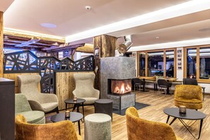 Lobby sitting area - Hotel Bristol (Zermatt)
