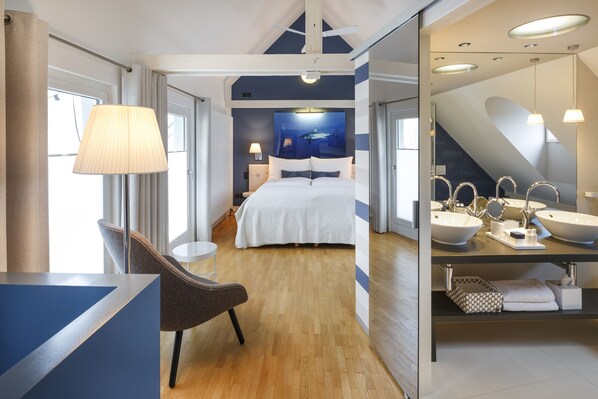 Junior-Suite | Wohnbereich | Flachbildfernseher