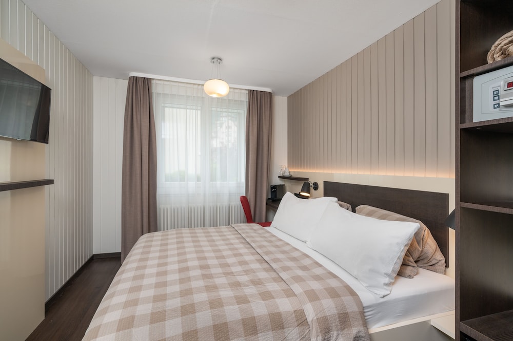 Hotel Derby by null