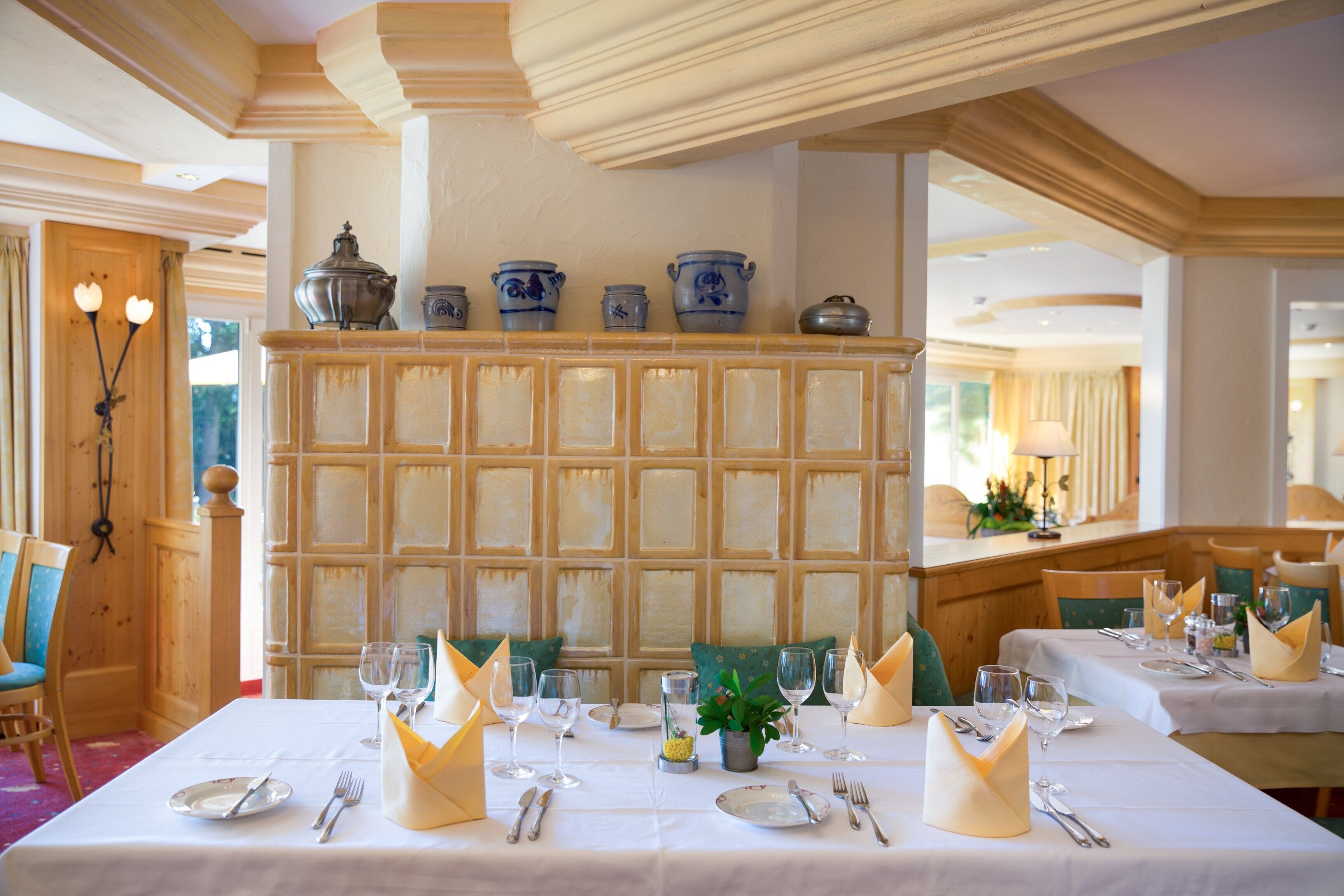 2 restaurants, breakfast, dinner served; fusion cuisine